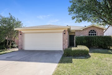 8724 Limestone Dr Fort Worth, TX 76244